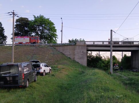 Un bărbat s-a aruncat în faţa trenului, la Roman, în Sâmbăta Mare