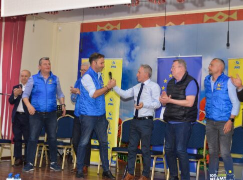 Primarul Sorin Ouatu (PNL Neamţ) pregătit să continue dezvoltarea comunei Ştefan cel Mare, în parteneriat cu George Lazăr preşedinte al CJ Neamţ