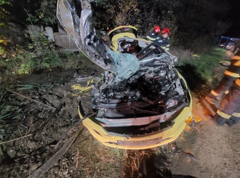 Tragedie pe DN2, în Neamţ. Tatăl şi fiica au murit, mama şi o altă fată sunt grav rănite.