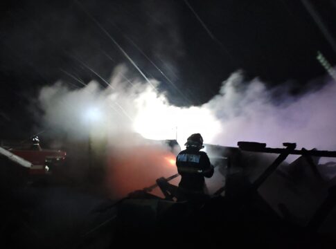 Gospodărie din Cotu Vameş, distrusă de un incendiu