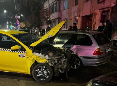 Patru maşini, implicate într-un accident la Roman