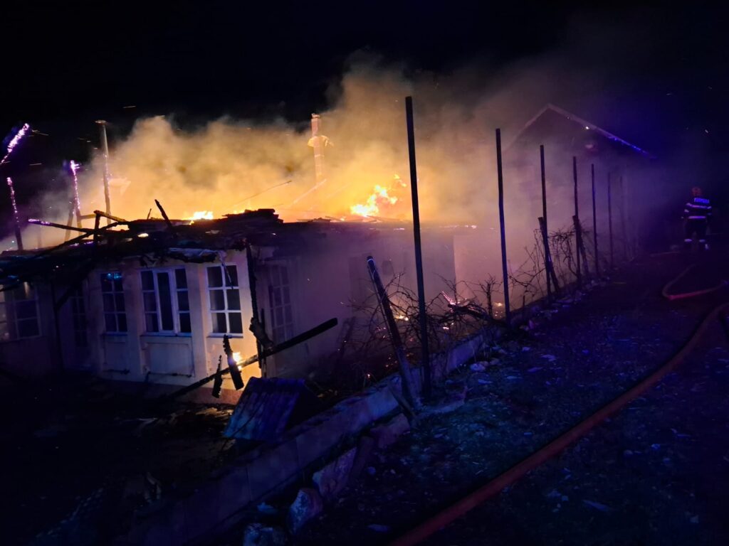 Incendiu casă Bălţăteşti